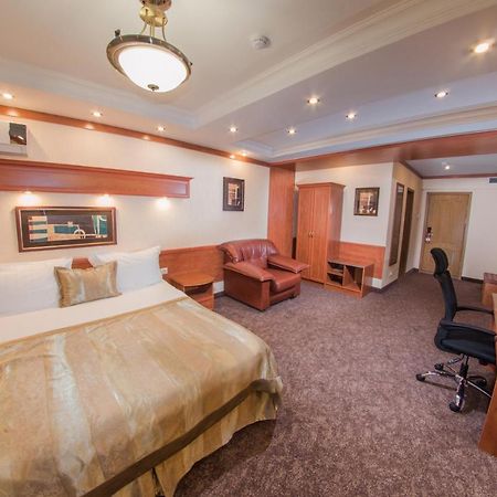 Hotel Uyut アルマトイ エクステリア 写真