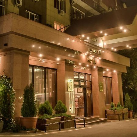 Hotel Uyut アルマトイ エクステリア 写真
