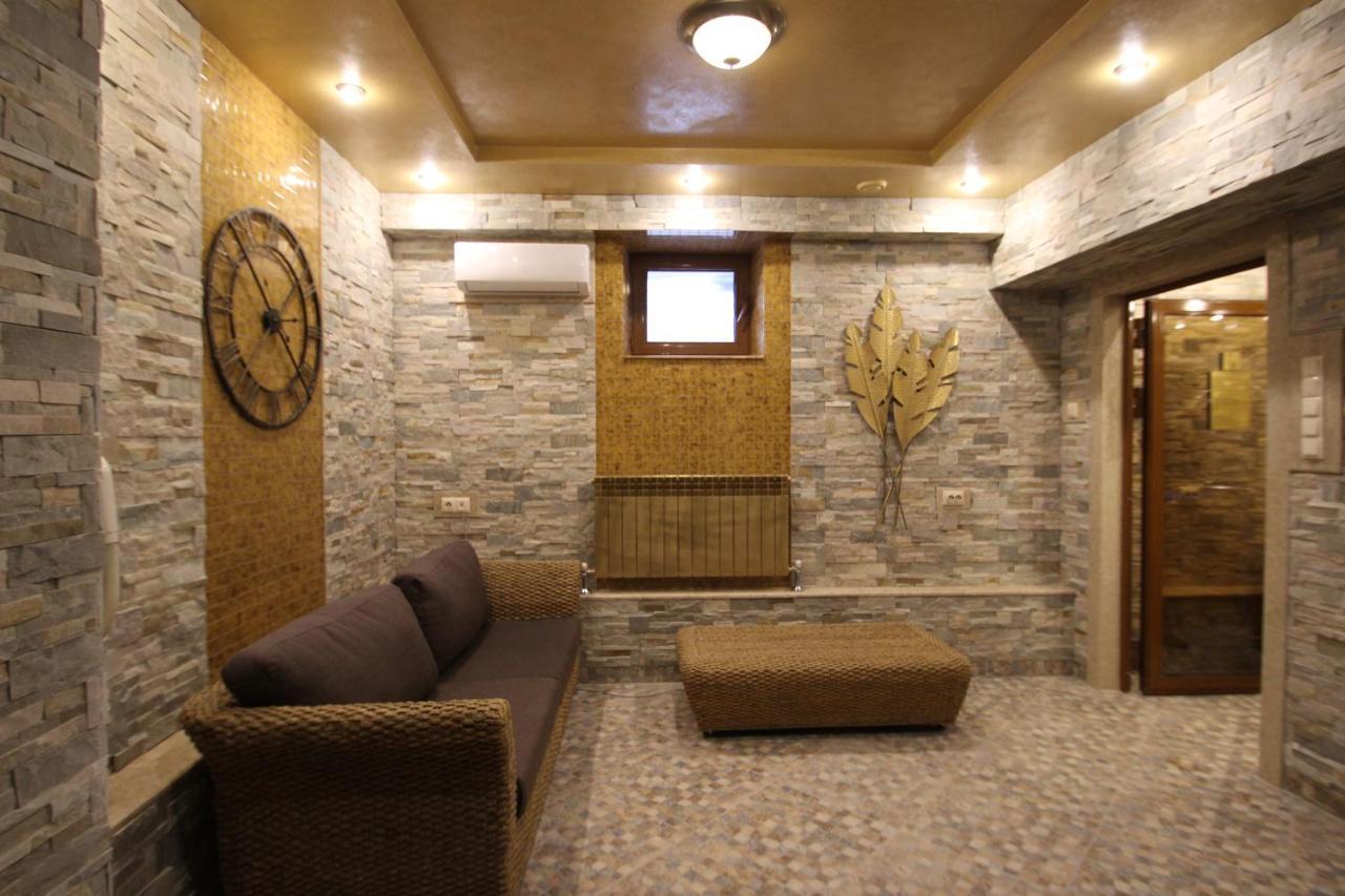 Hotel Uyut アルマトイ エクステリア 写真