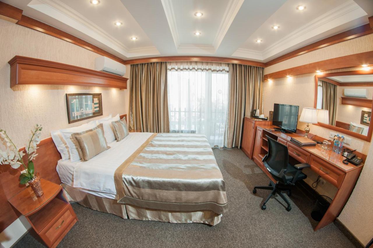 Hotel Uyut アルマトイ エクステリア 写真
