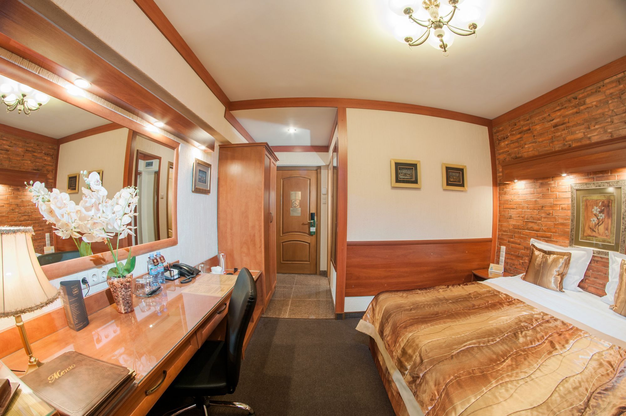 Hotel Uyut アルマトイ エクステリア 写真