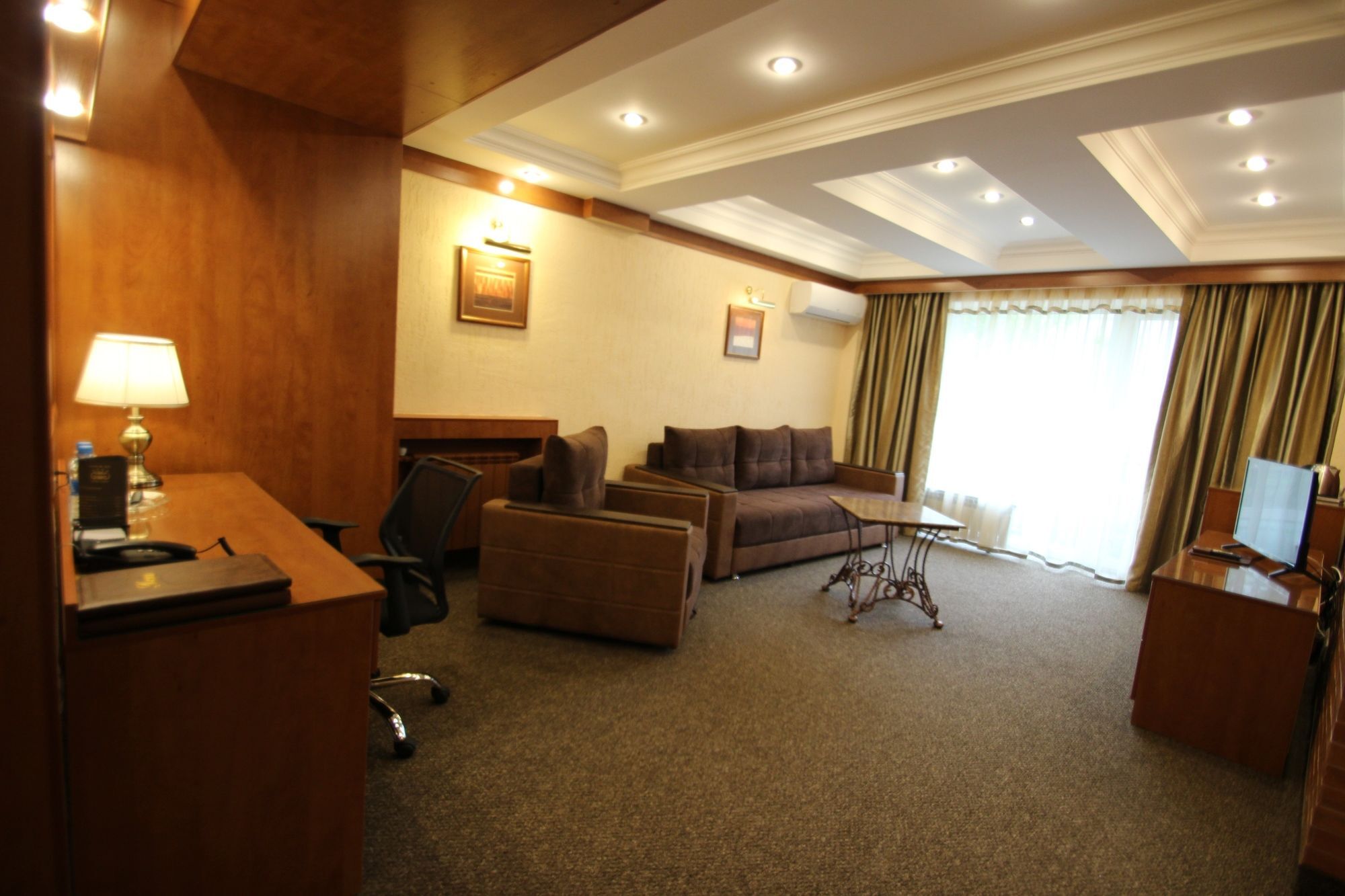 Hotel Uyut アルマトイ エクステリア 写真