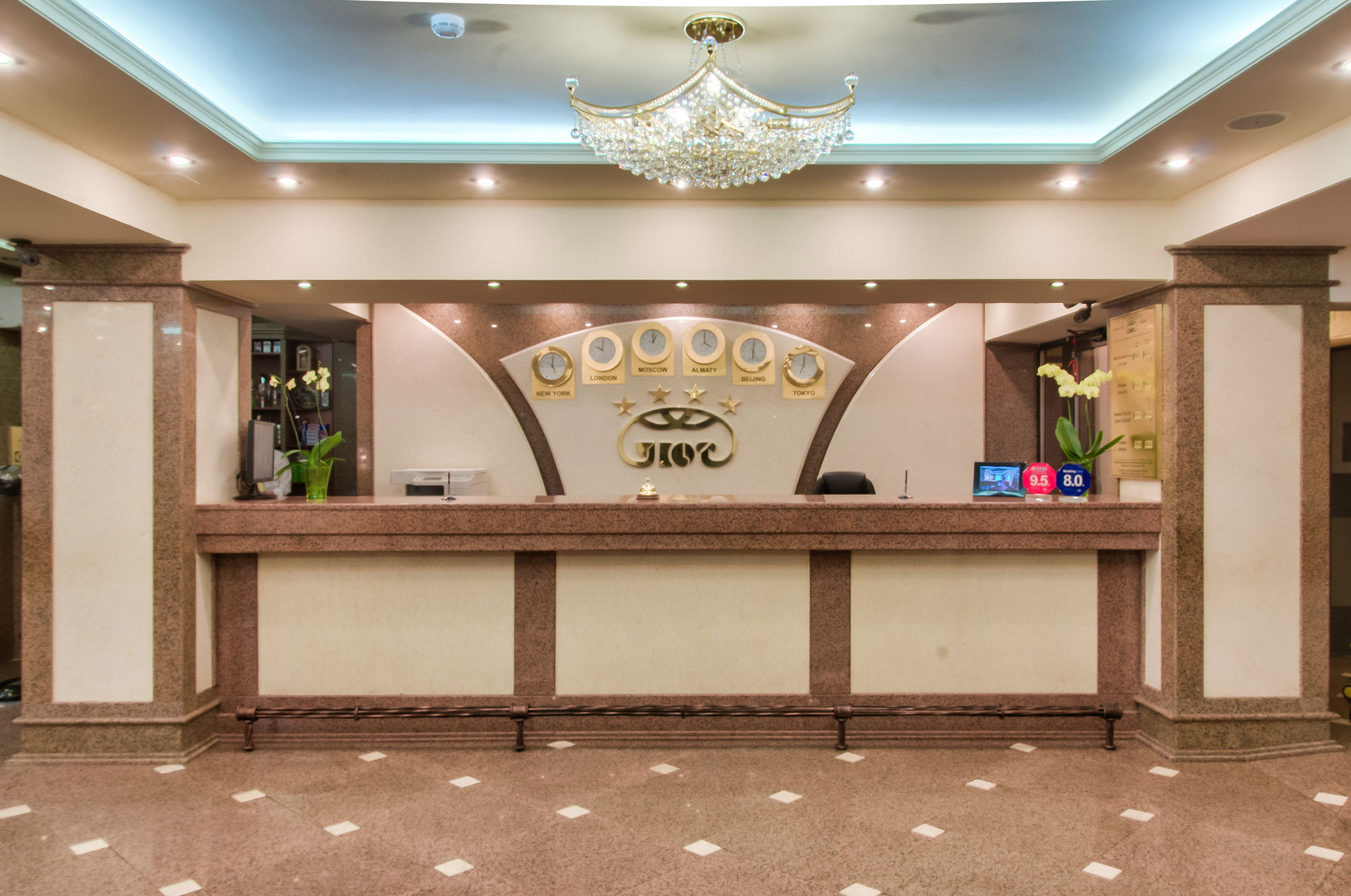 Hotel Uyut アルマトイ エクステリア 写真