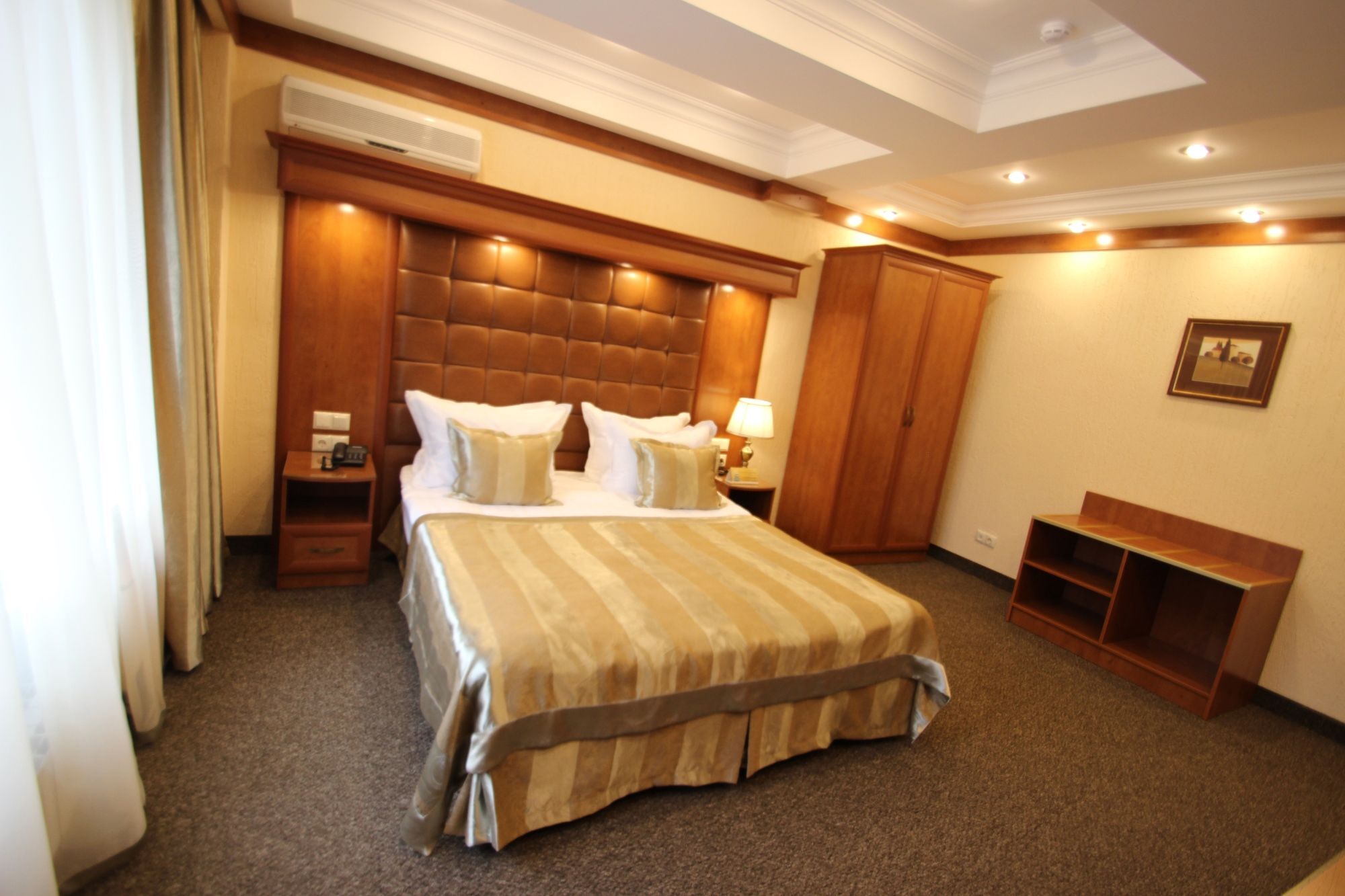 Hotel Uyut アルマトイ エクステリア 写真