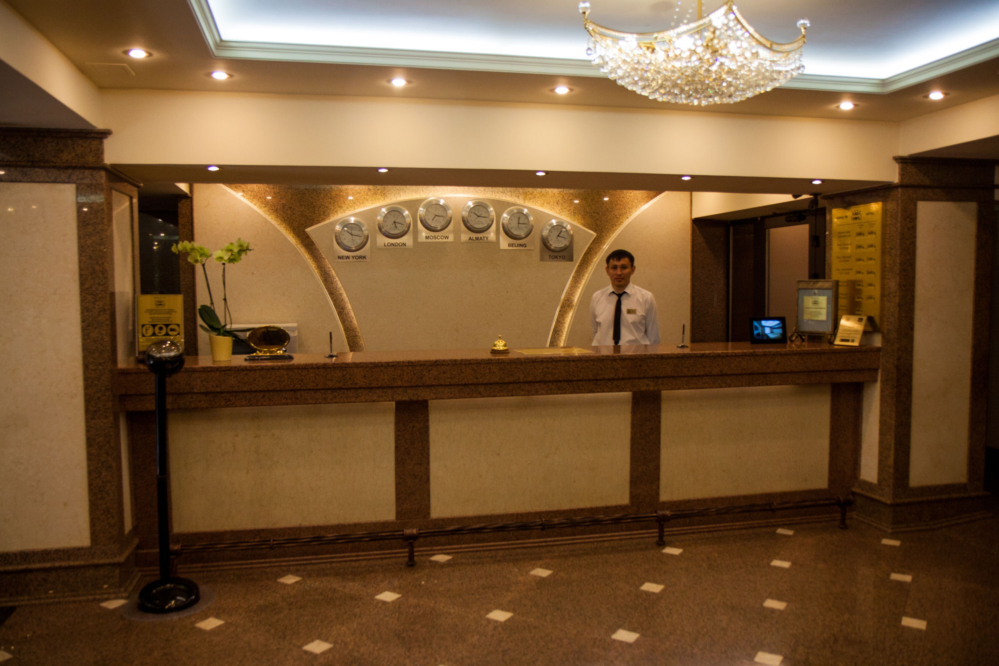 Hotel Uyut アルマトイ エクステリア 写真