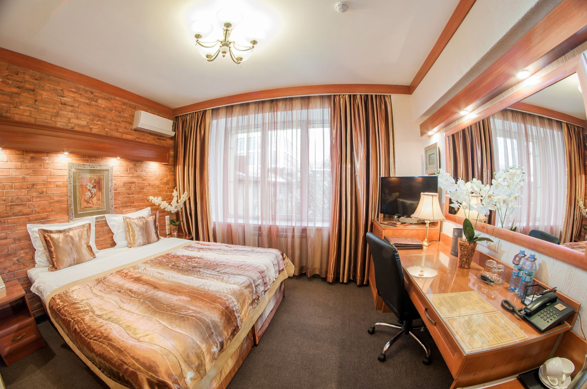 Hotel Uyut アルマトイ エクステリア 写真