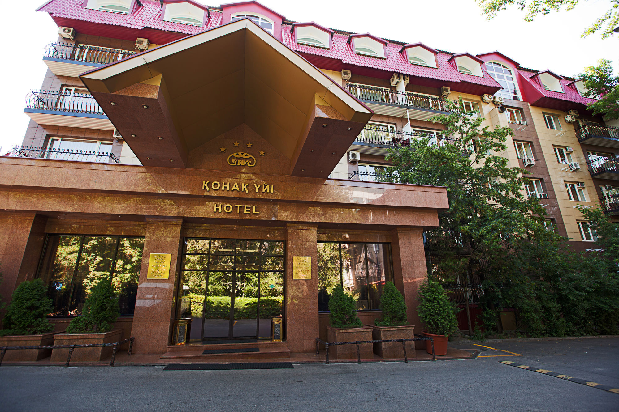 Hotel Uyut アルマトイ エクステリア 写真