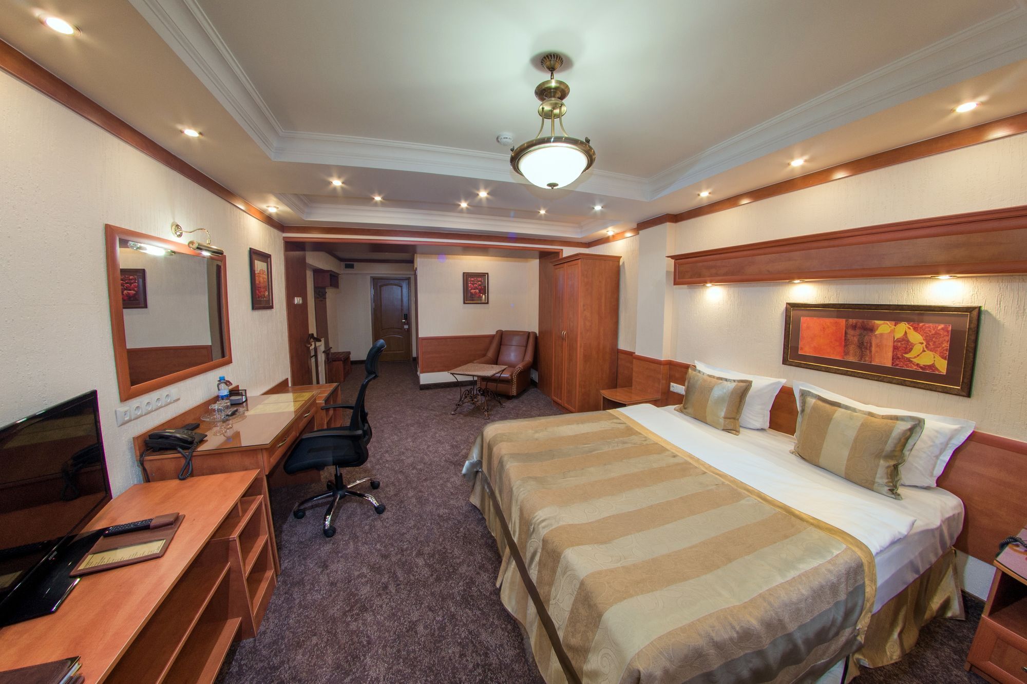 Hotel Uyut アルマトイ エクステリア 写真