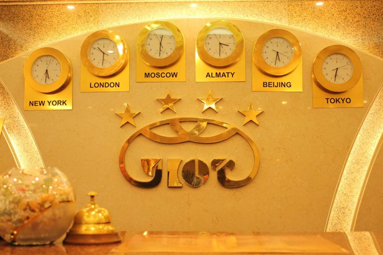 Hotel Uyut アルマトイ エクステリア 写真