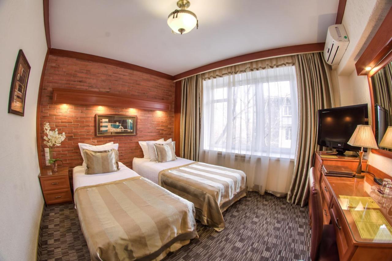 Hotel Uyut アルマトイ エクステリア 写真