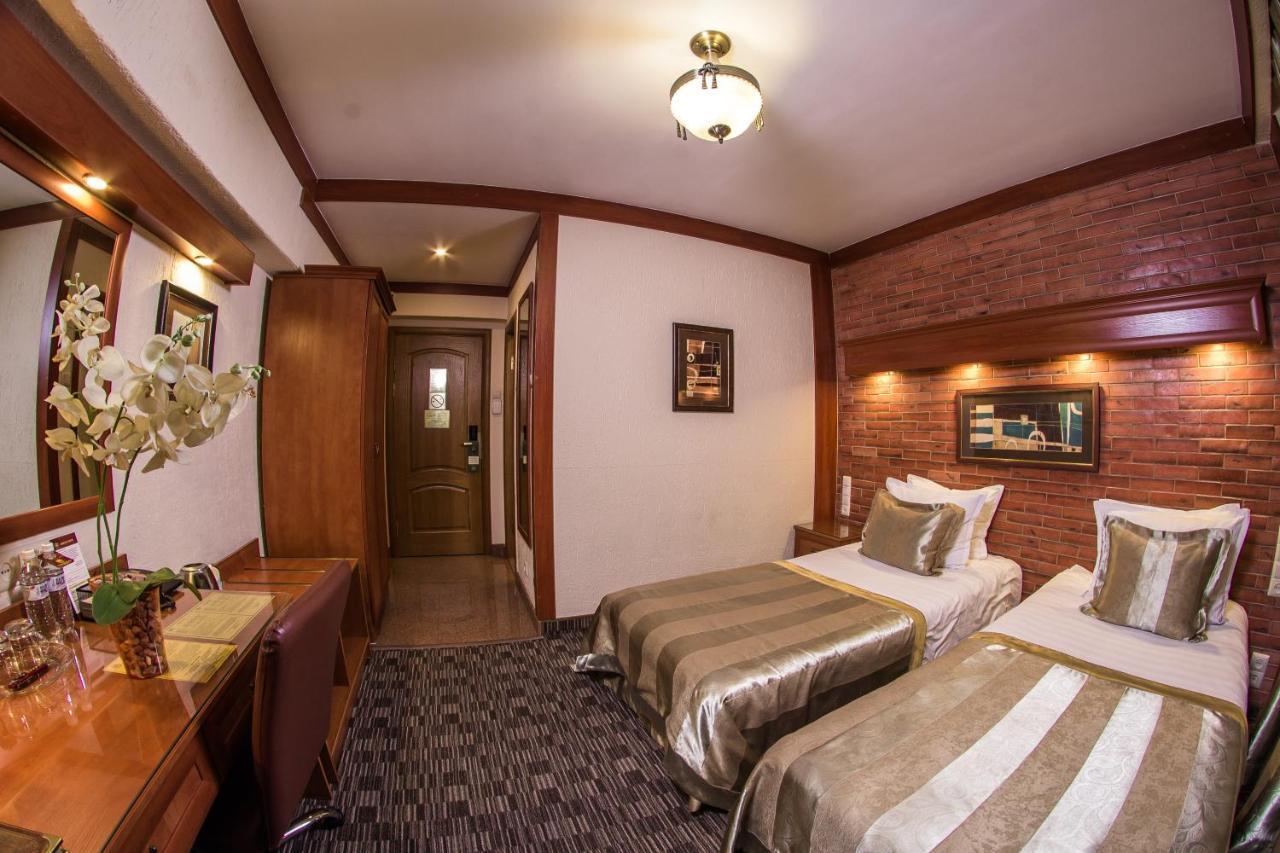 Hotel Uyut アルマトイ エクステリア 写真