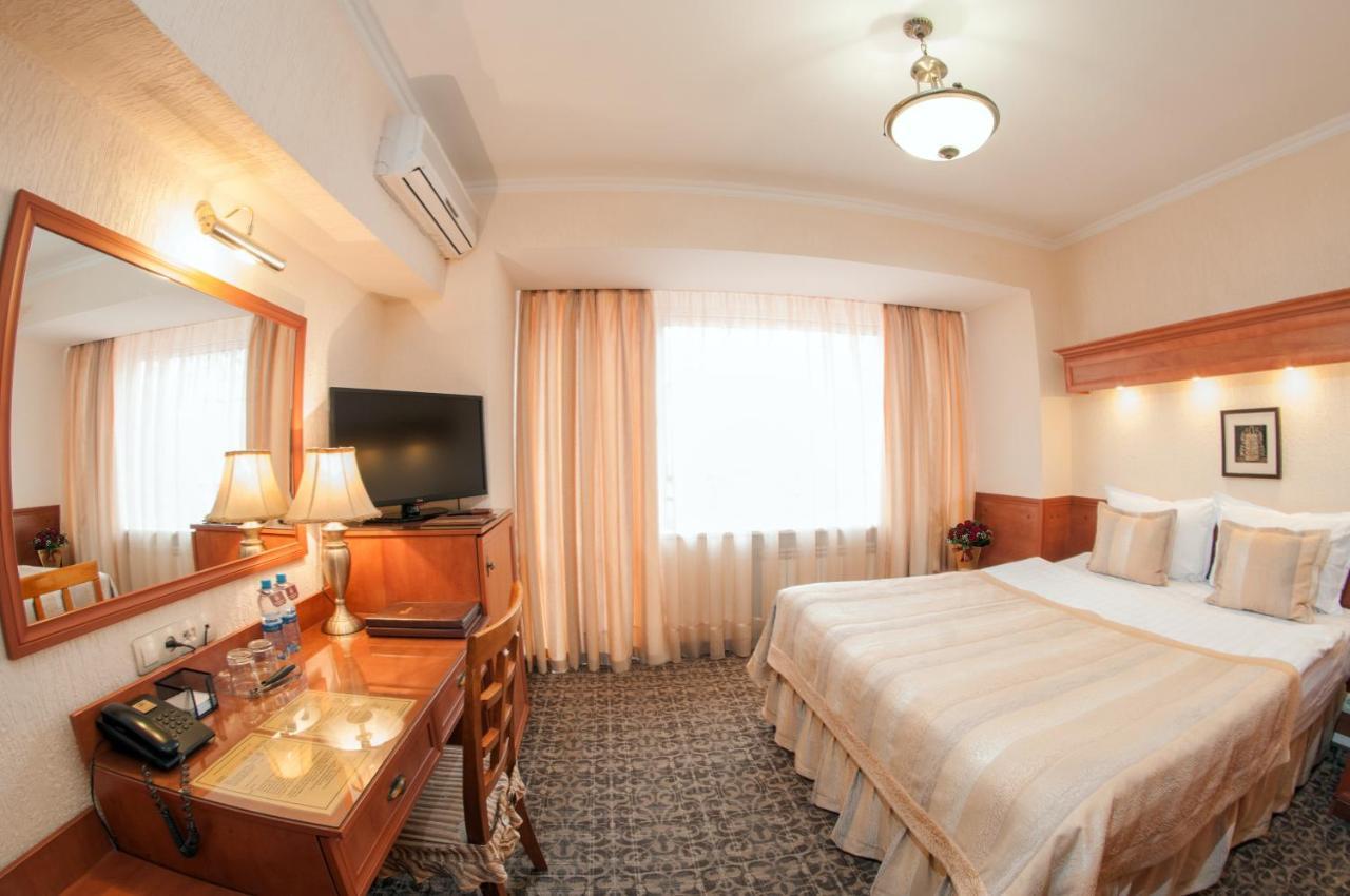 Hotel Uyut アルマトイ エクステリア 写真